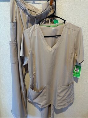 Scrubs NWT Khaki Medium by Healing Hands